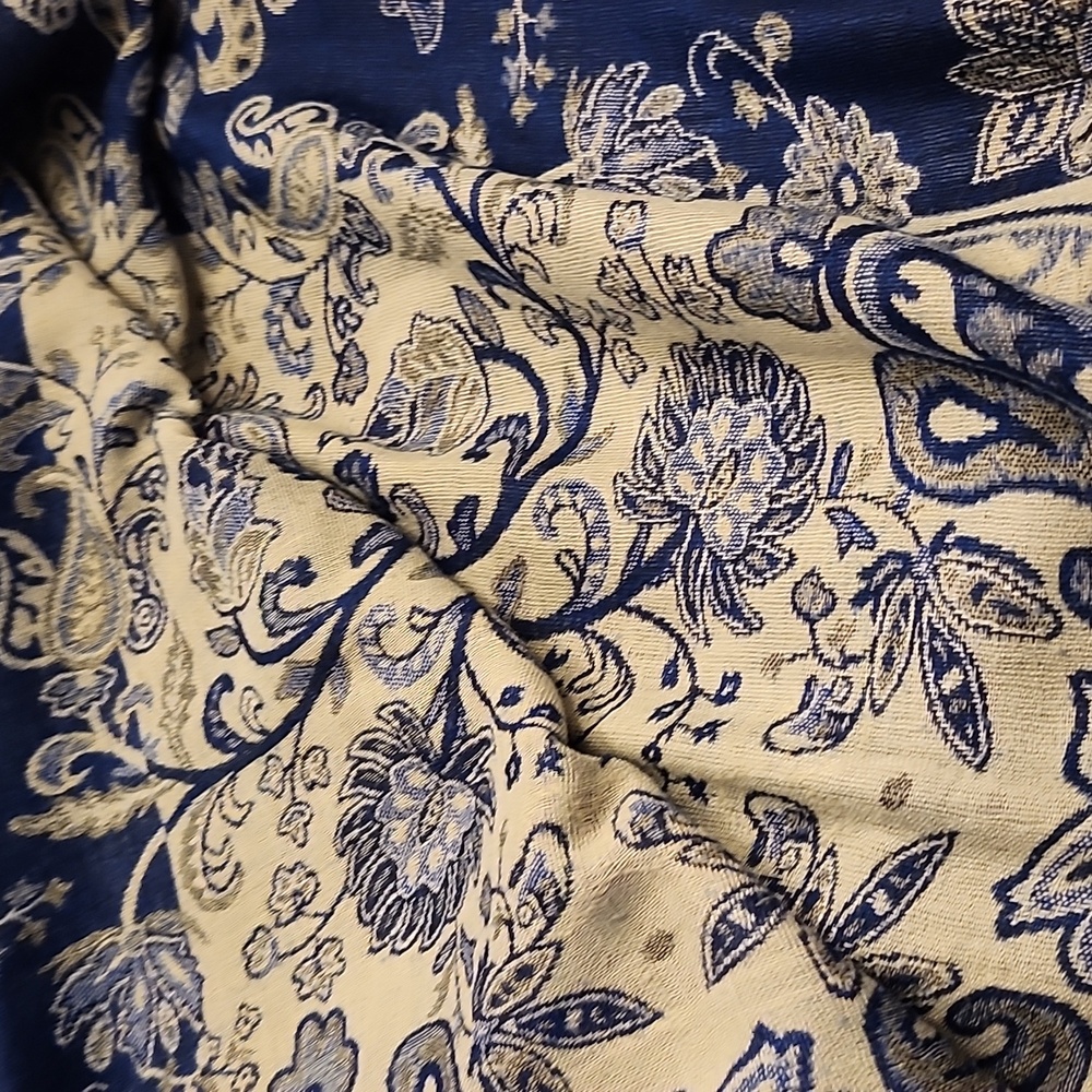 Pure & Woven Stunning Cashmere and Silk Ex Condition Blue Paisley Wrap, $48 - Picture 10 of 13